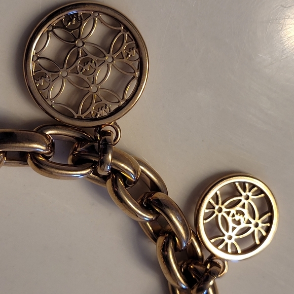 MICHAEL KORS HERITAGE CHARM CHAIN BRACELET ROSE GOLD-TONE - Picture 2 of 7